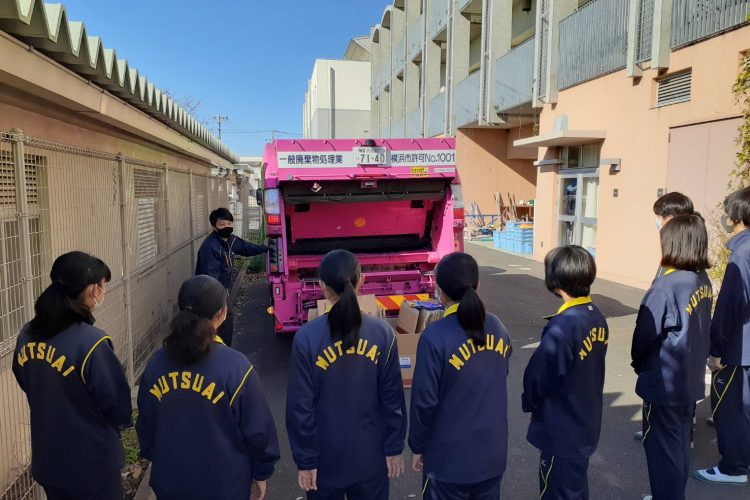 【藤沢市立六会中学校で職業講話を行いました】